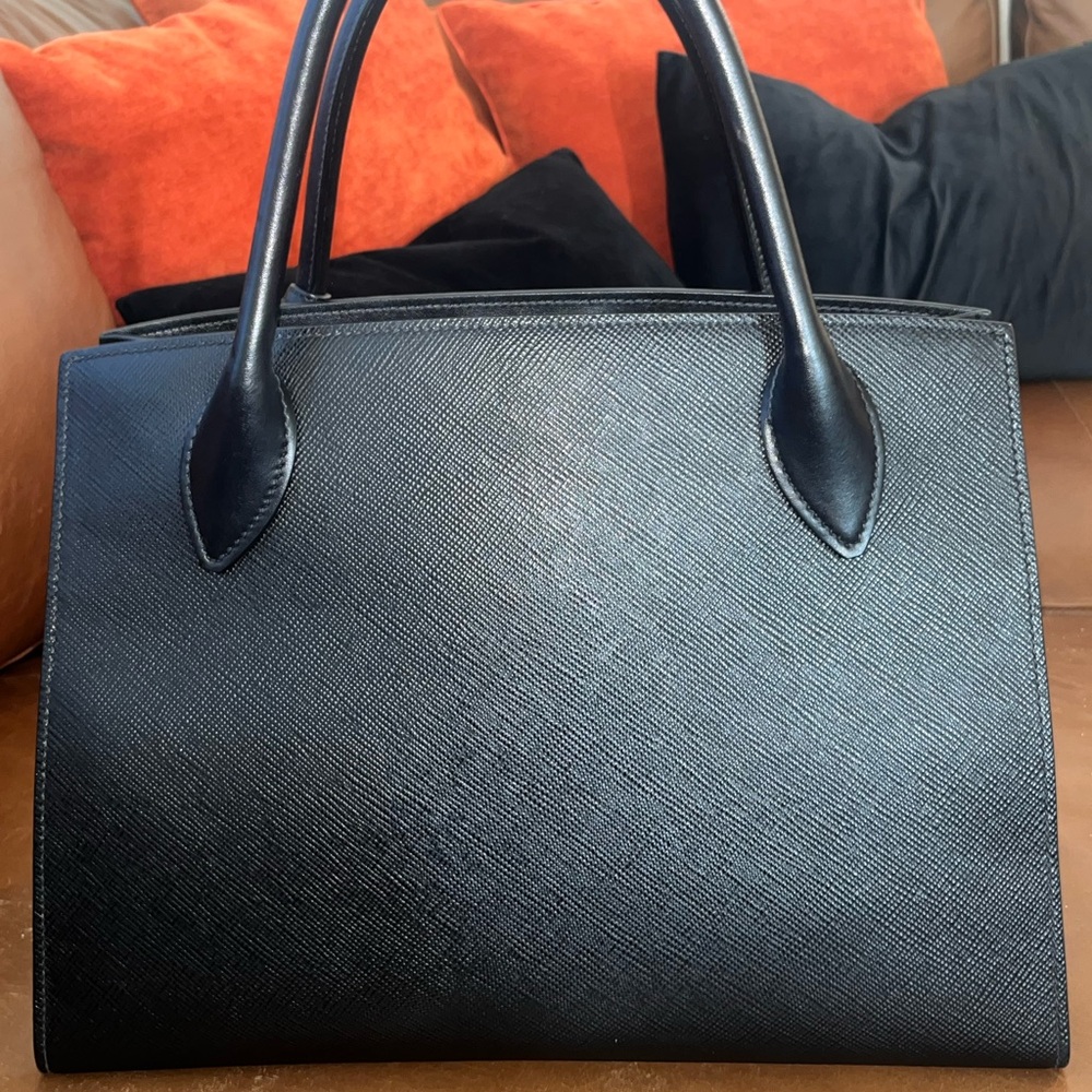 Medium Saffiano leather Prada
Monochrome bag - Picture 5 of 12